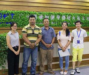 尼泊爾客戶來中國進口妖精视频污网站健身器材