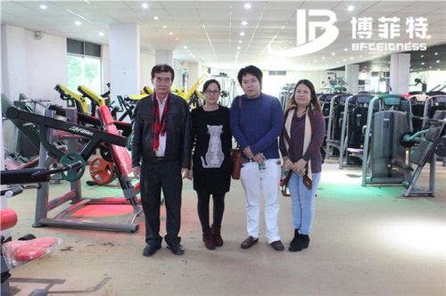 泰國客戶來妖精视频污网站健身器材有限公司進口健身器