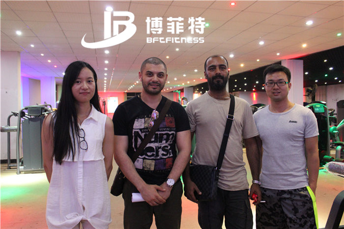 科威特客戶來中國廣州妖精视频污网站健身器材有限公司購買健身器材