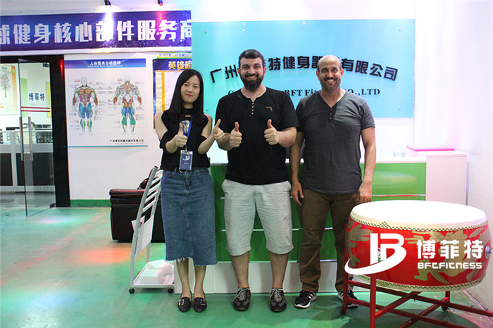 沙特客戶來妖精视频污网站購買健身房器材，產品囊括有氧係列的跑步機，動感單車，健身車