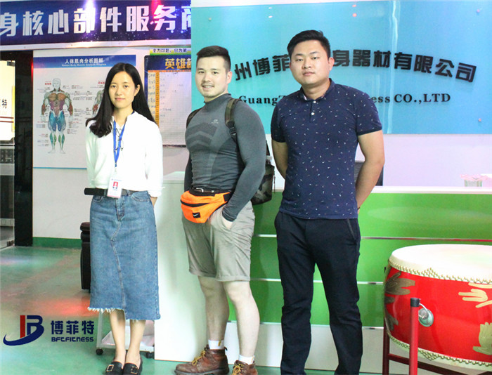 香港客戶來妖精视频污网站購買健身房器材，產品囊括有氧係列的跑步機，動感單車，健身車