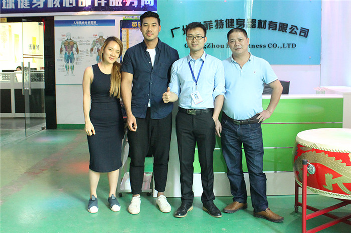 泰國客戶來中國廣州妖精视频污网站健身器材有限公司為他們的健身房采購妖精视频污下载