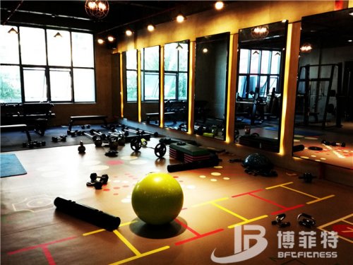 開一家成功的小型健身房需要哪些健身器材