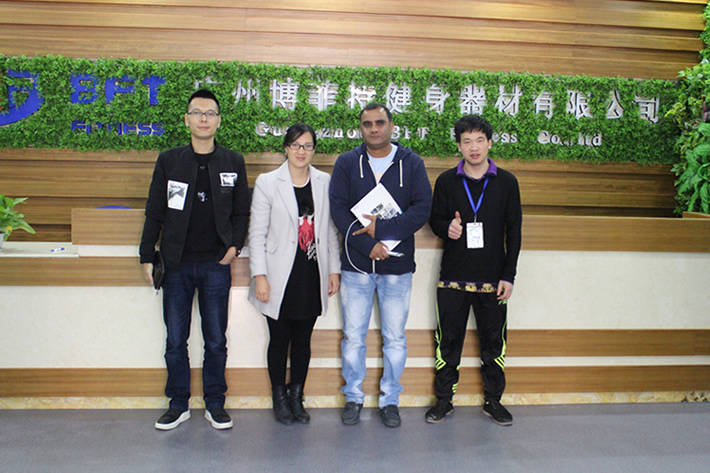 毛裏求斯客戶來妖精视频污网站采購健身器材