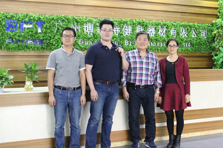 美國客戶找健身器材妖精视频在线免费观看