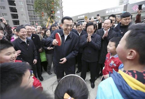 李克強：重點建設好群眾身邊的健身場地